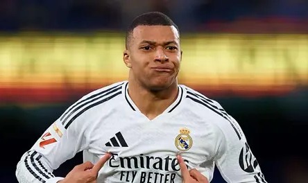 登贝莱足球技巧揭秘：右脚射门与双脚切换魅力，激发年轻球员潜力